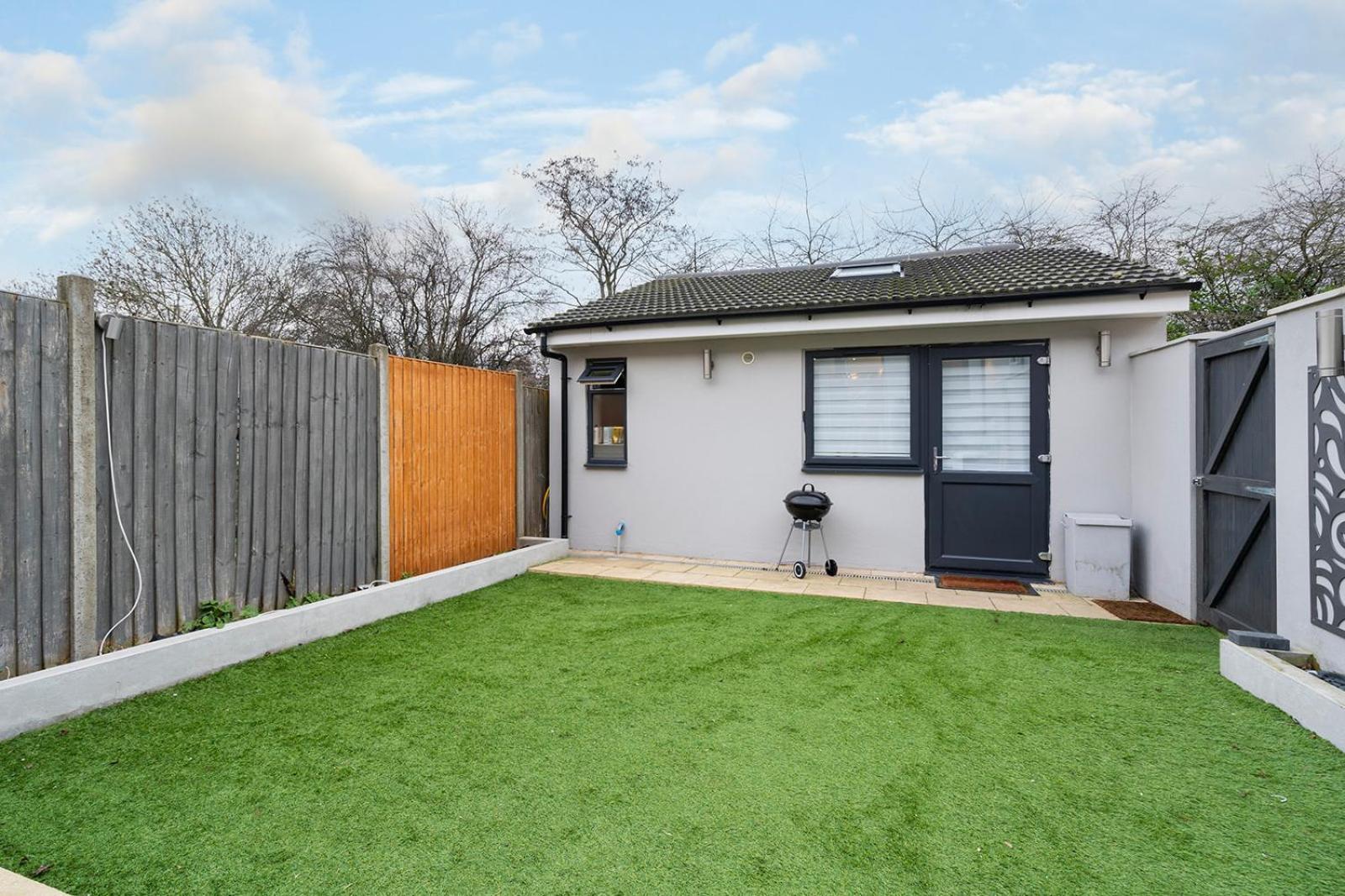 Large 4 Bedroom House With Parking Available London Exterior photo